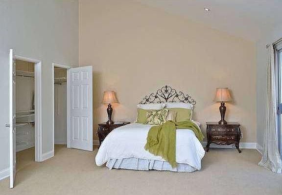 Spacious room with huge closet you could walk in