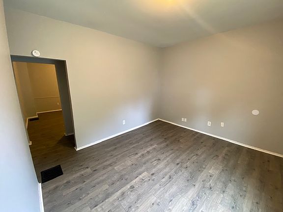 5th image of 673 Stanley Ave