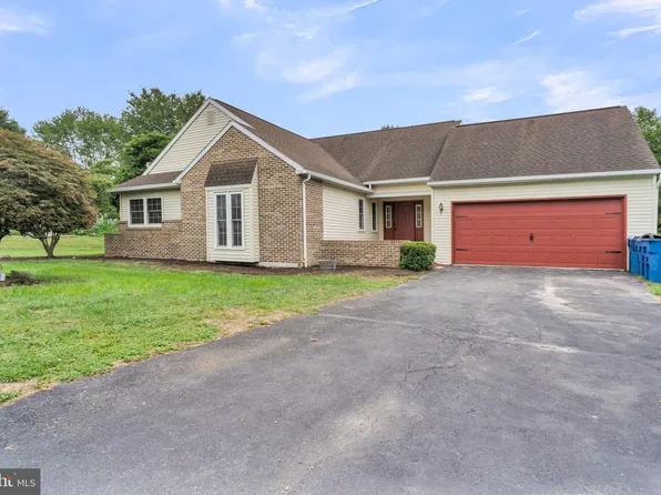 22 S Seasons Dr, Dillsburg, PA 17019