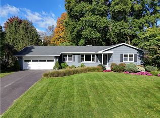 33 Stony Brook Ln, Fairport, NY 14450