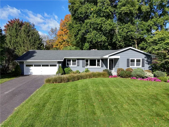 33 Stony Brook Ln, Fairport, NY 14450