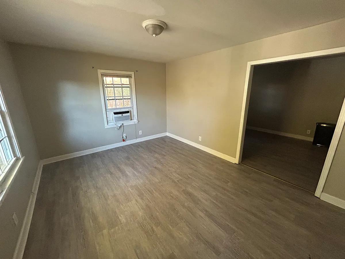 Building Photo - 118 Walker Ave NE #B