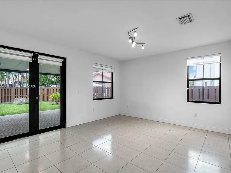 9925 NW 10th St — Photo 7