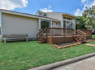 42 April Point Dr N, Montgomery, TX 77356