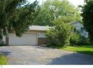 8548 Cooley Beach Dr, White Lake, MI 48386