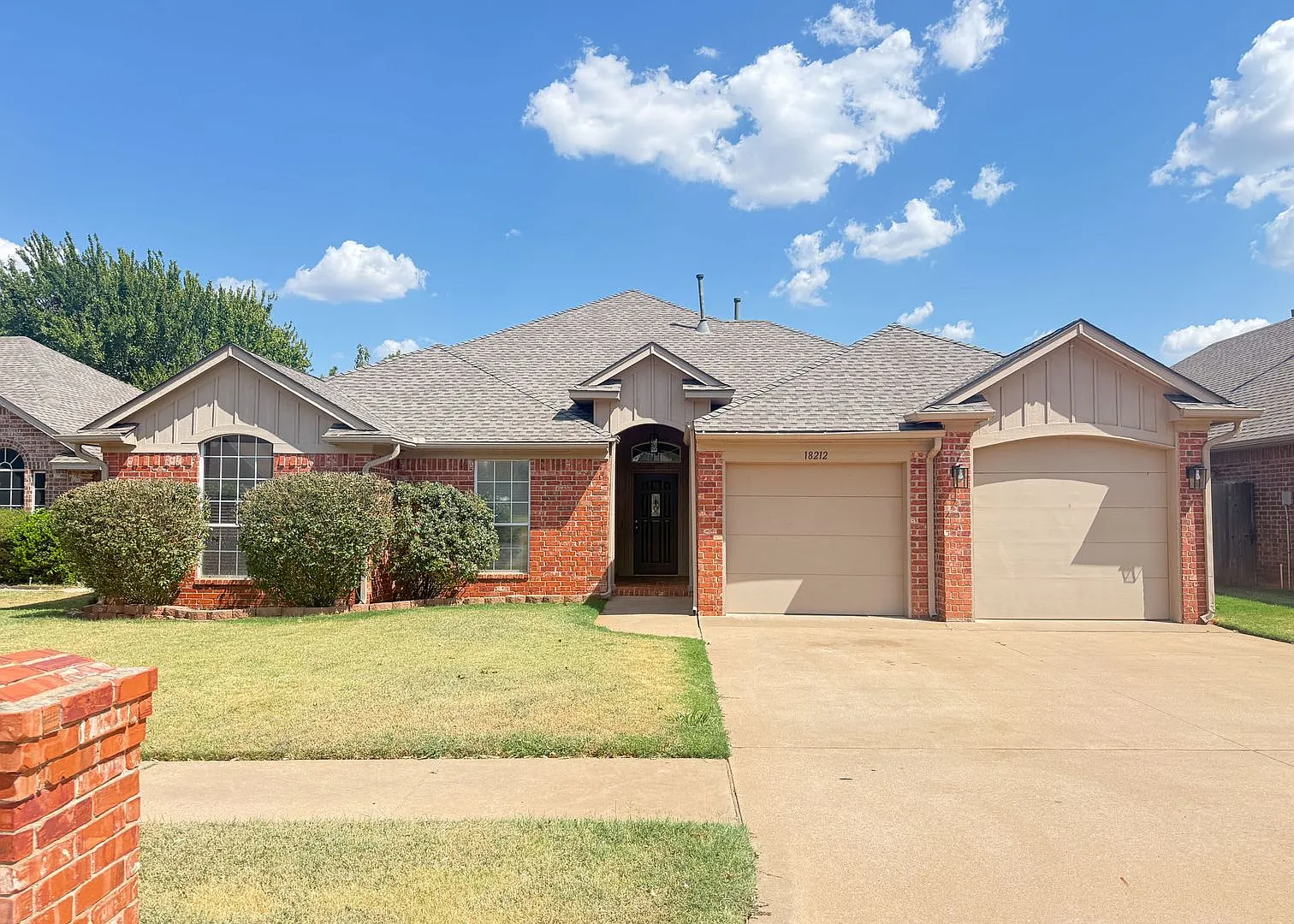 4 Bed in Twin Oaks! — Photo 1