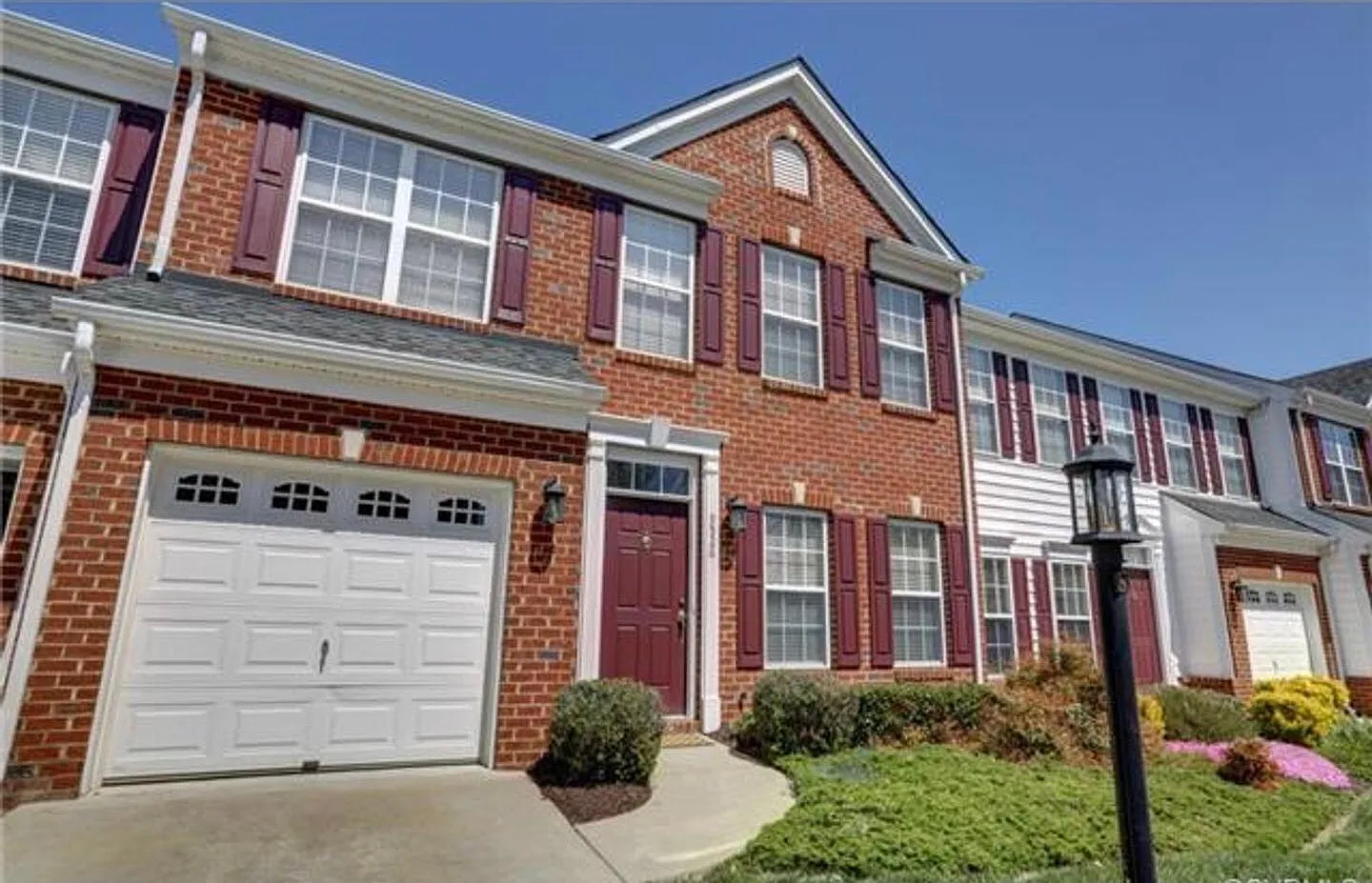 3 bed, 2.5 bath, 1966 sqft, $2,200 — Photo 1