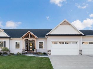 5564 Contour Way, Bettendorf, IA 52722