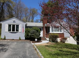 12 Viola Rd, Mahopac, NY 10541