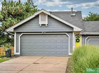 15440 R St, Omaha, NE 68137