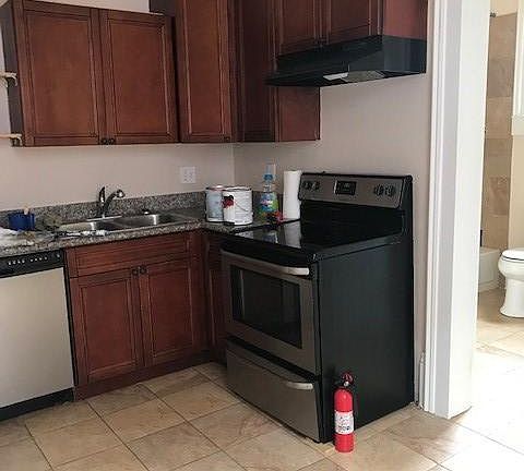2nd image of 3136 Laurel St #3136