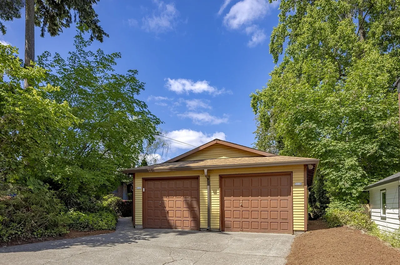 2 bed, 988 sqft, $1,950 — Photo 1