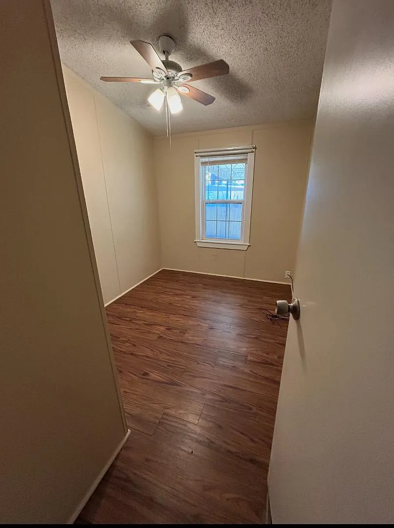 10090 Isabelle Ln — Photo 2