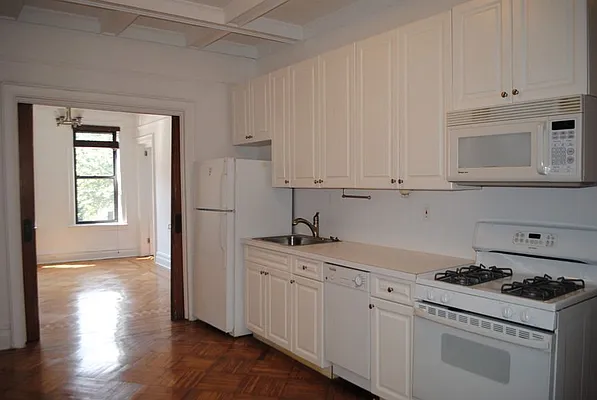 Rented by Park West Realty Company | media 4