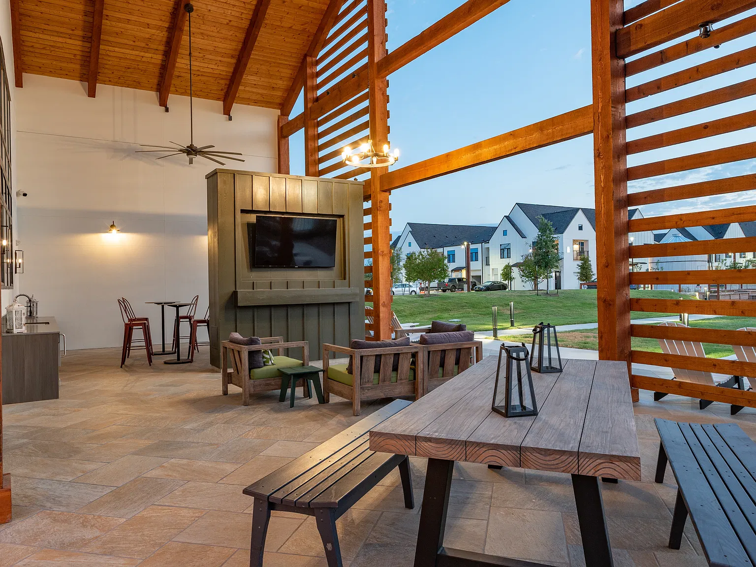 Hermosa Village Apartments — Photo 3