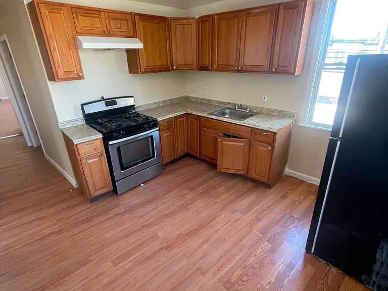 335 Myrtle Ave #2 — Photo 2