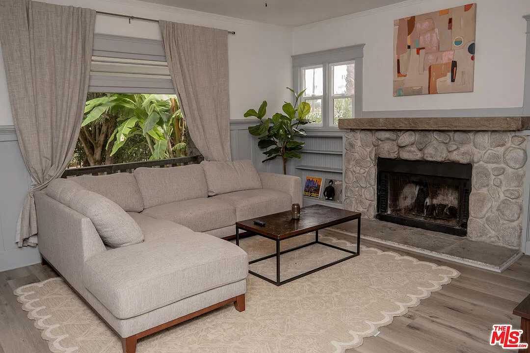 7 bed, 3.5 bath, 2543 sqft, $6,100 — Photo 3