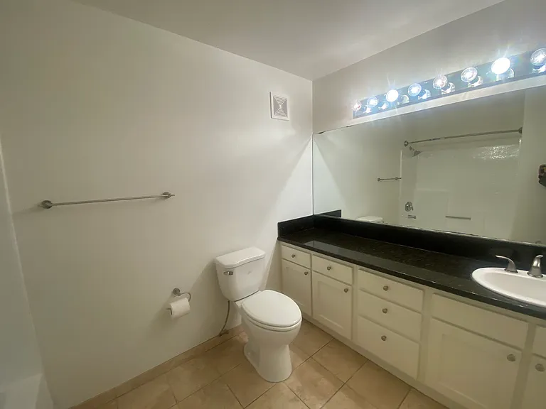 404 W 4th St #4 — Photo 31