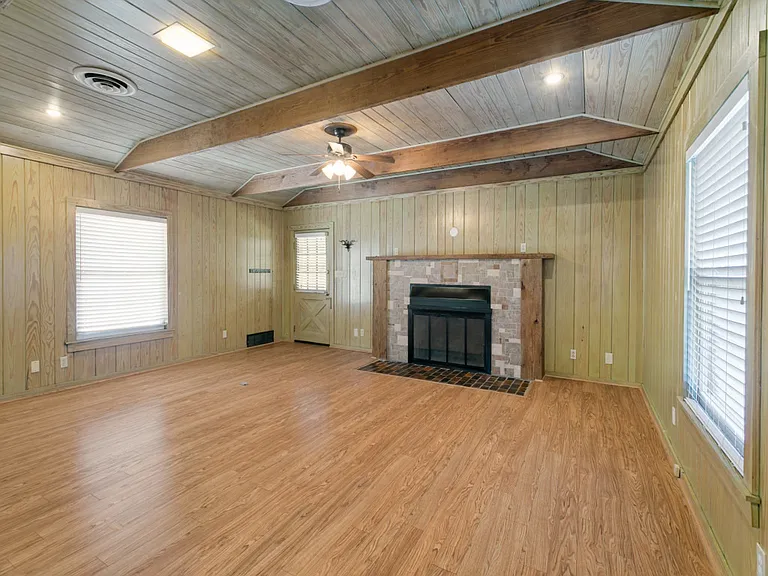 837 Northwood Rd — Photo 13