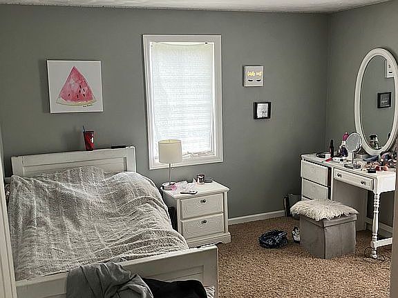 5th image of 113 Evergreen Rd