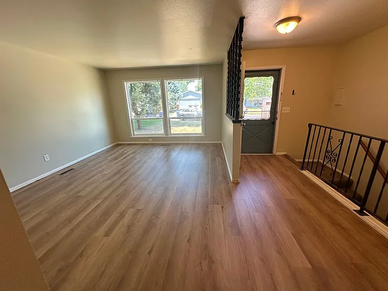 1480 Edgewood Ct — Photo 1