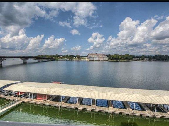 4th image of 101 Long Island Dr