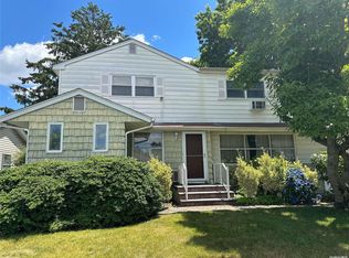 146 Dartmouth Dr, Hicksville, NY 11801