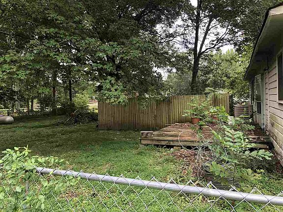 5th image of 270 Pauline Dr