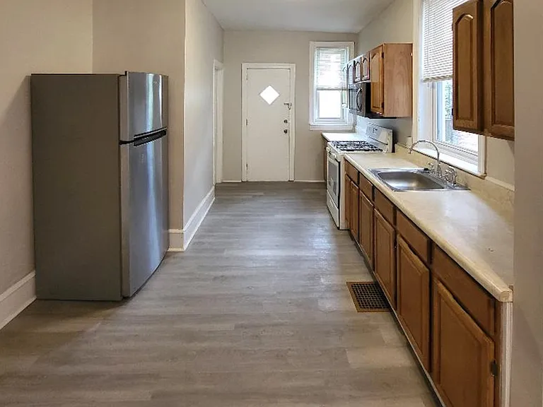230 S Frazier St — Photo 6