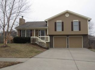 901 Walnut St, Kearney, MO 64060