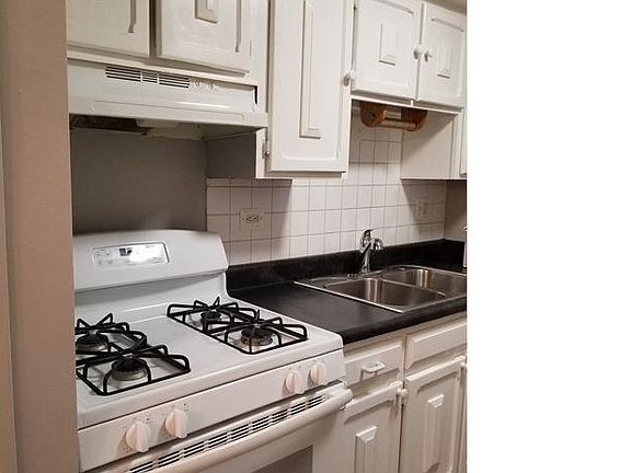 4th image of 4012 Oxford Ct