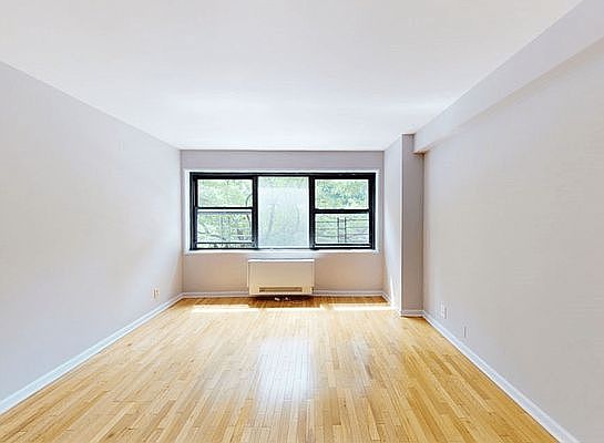 4th image of 301 E 47th St APT 7A