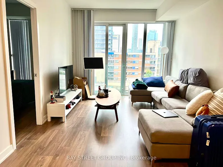 50 McCaul St #906 — Photo 3