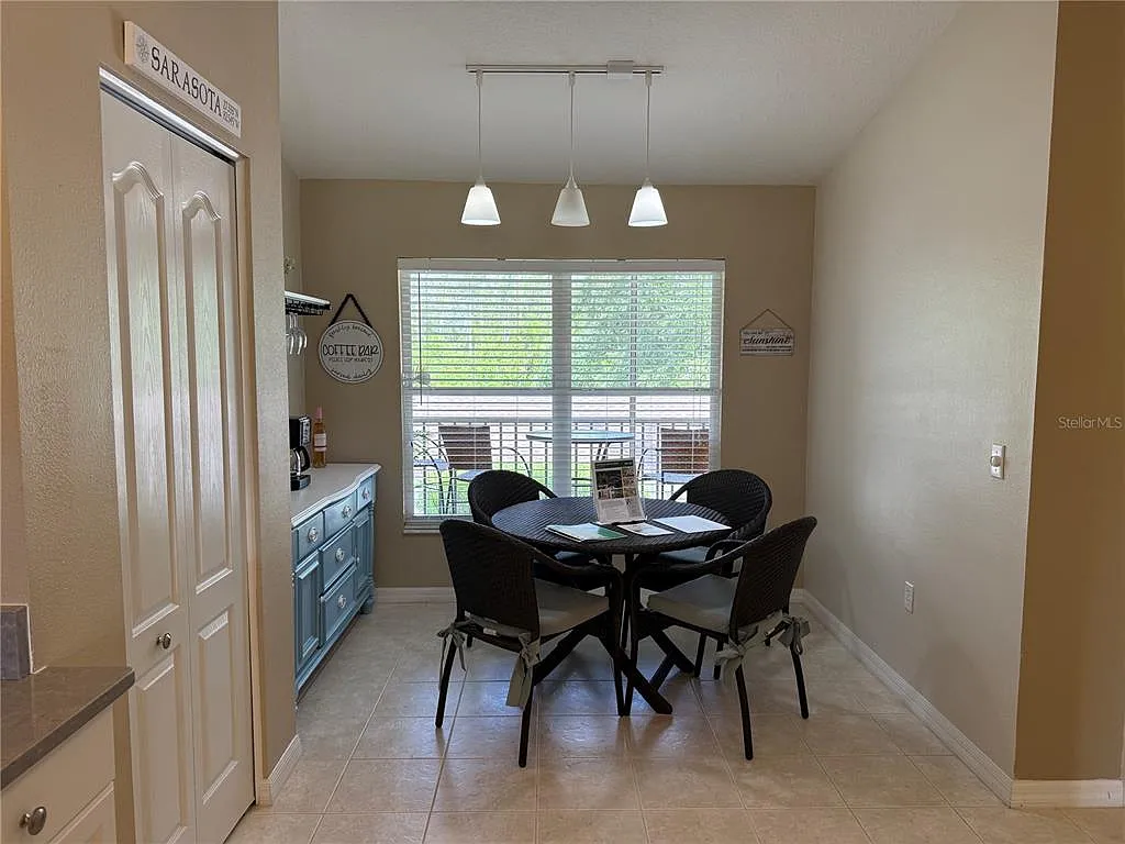 2 bed, 2.0 bath, 1433 sqft, $2,900 — Photo 4