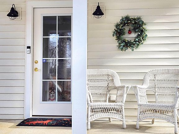 3rd image of 2480 S Smith Rd