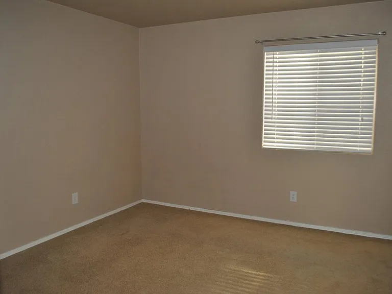 17552 W Watson Ln — Photo 5