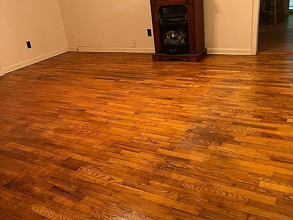 Living Room w/gas fireplace