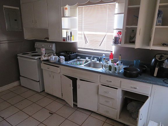 3rd image of 1006 E St