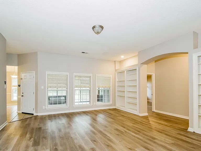 4480 Glenchase Dr — Photo 5
