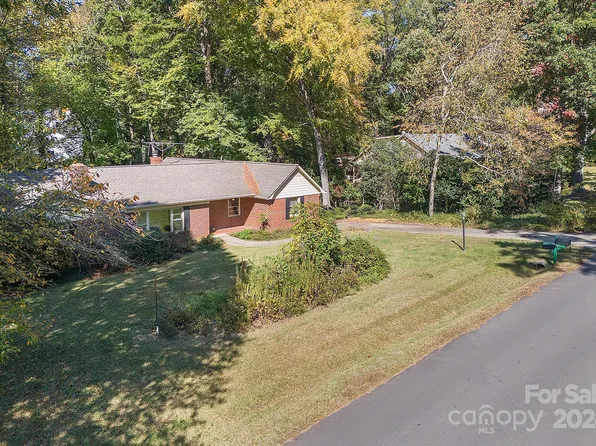 622 Jefferson Dr, Charlotte, NC 28270