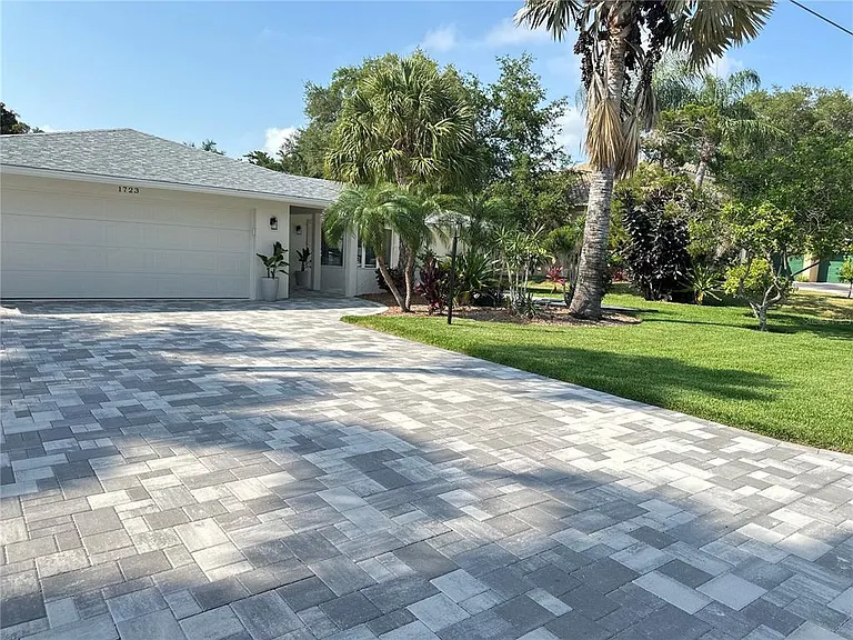 1723 Stanford Ln — Photo 50