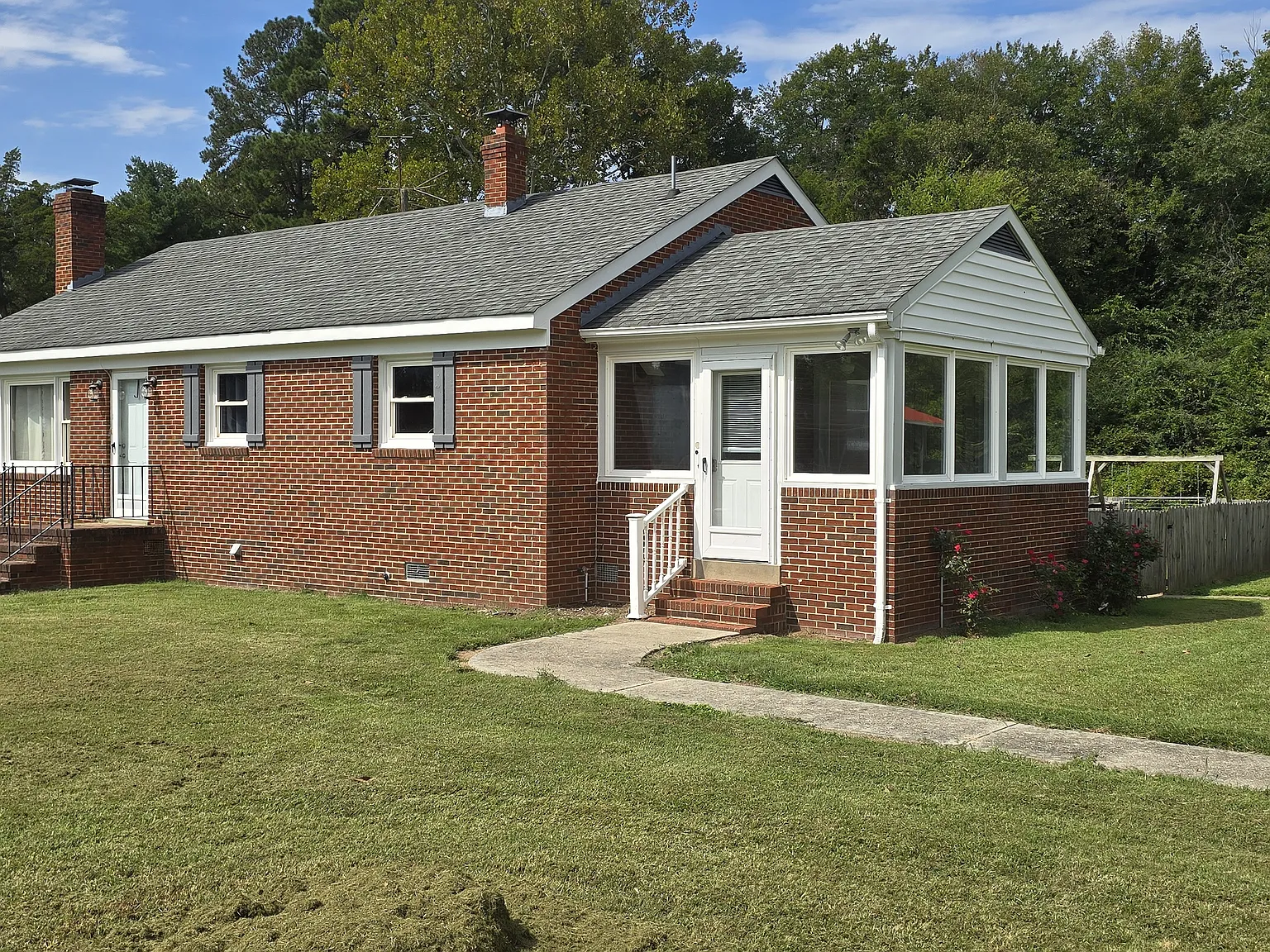 3 bed, 1247 sqft, $1,800 — Photo 2