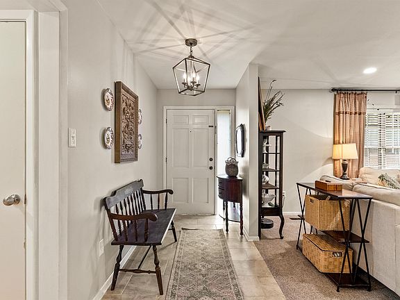 4th image of 901 E 53rd Pl