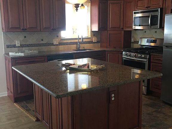 5th image of 1432 Petunia Way S