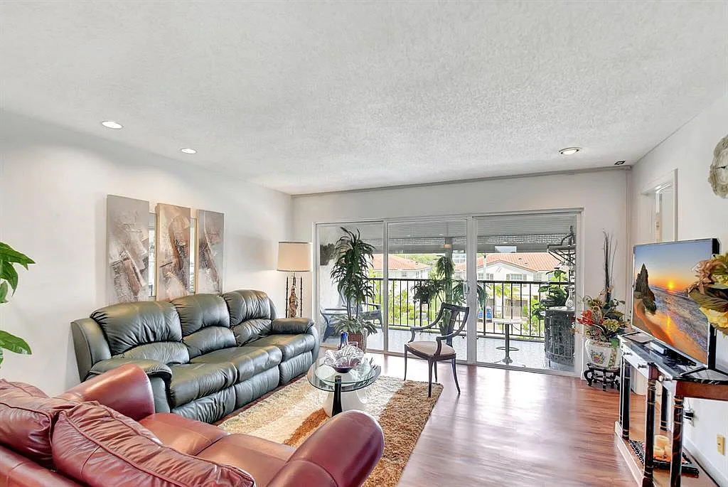 2 bed, 2.0 bath, 939 sqft, $1,800 — Photo 3