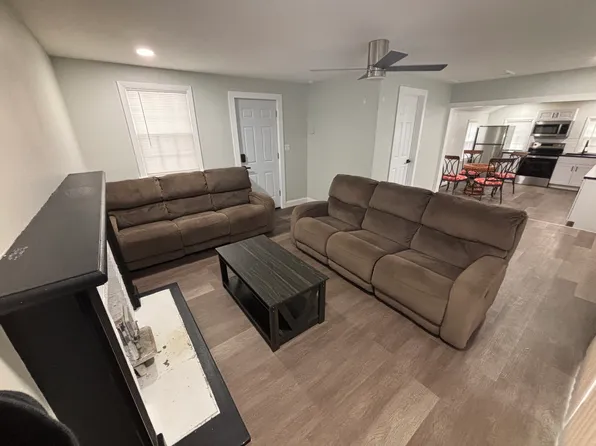 371 Roosevelt Dr, Seymour, CT 06483