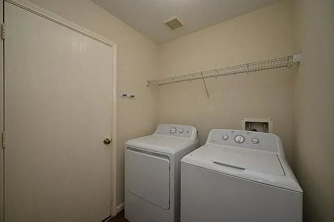 9403 Coatsworth Dr — Photo 27