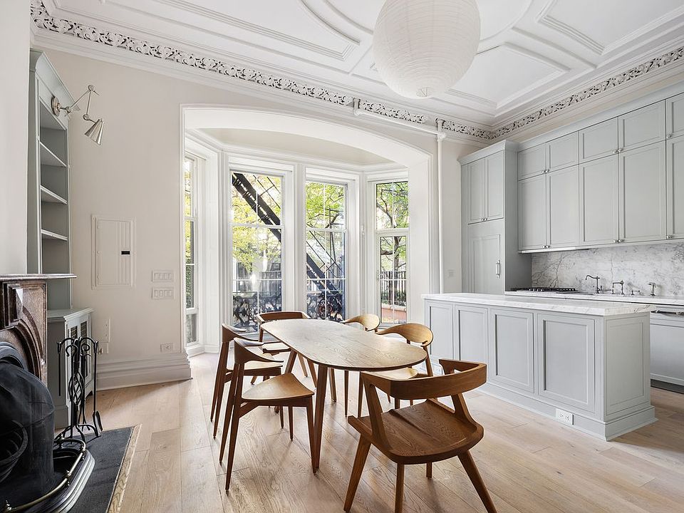 1st image of 427 W 21st St