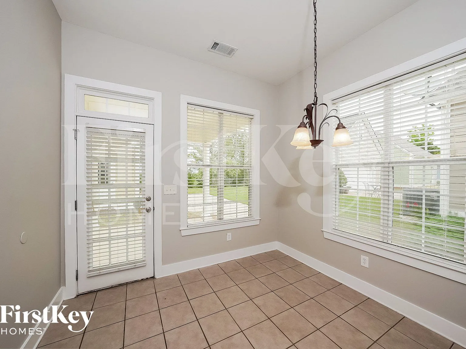 3 bed, 2.0 bath, 1700 sqft, $2,155 — Photo 4