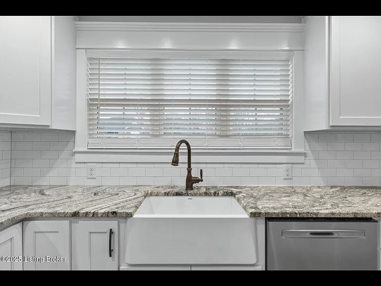 19 Clubhouse Ct — Photo 6